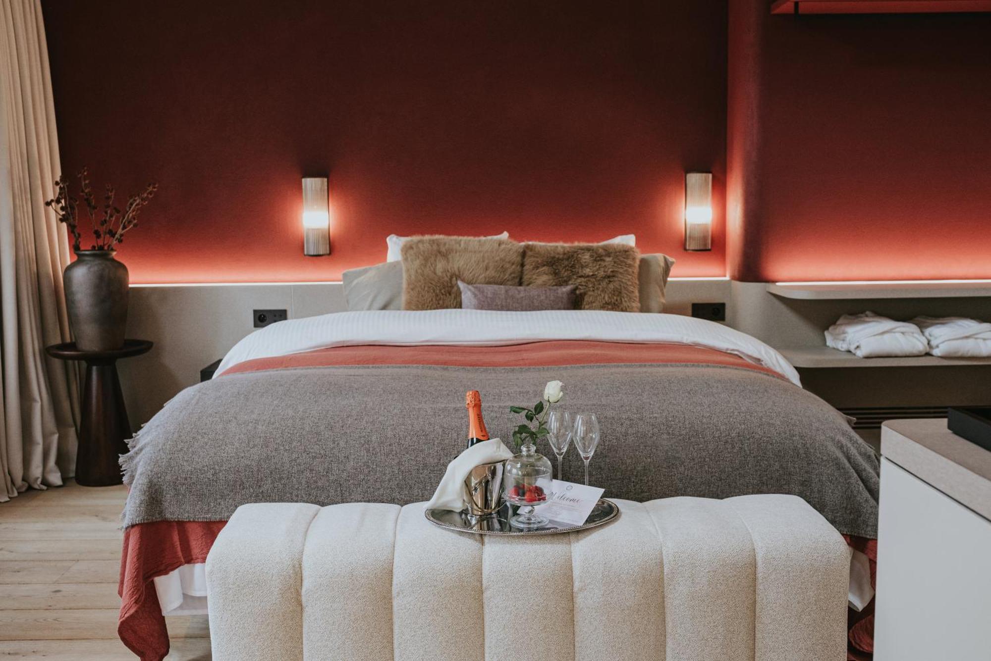 The Burgundy - Boutique Couette-café *