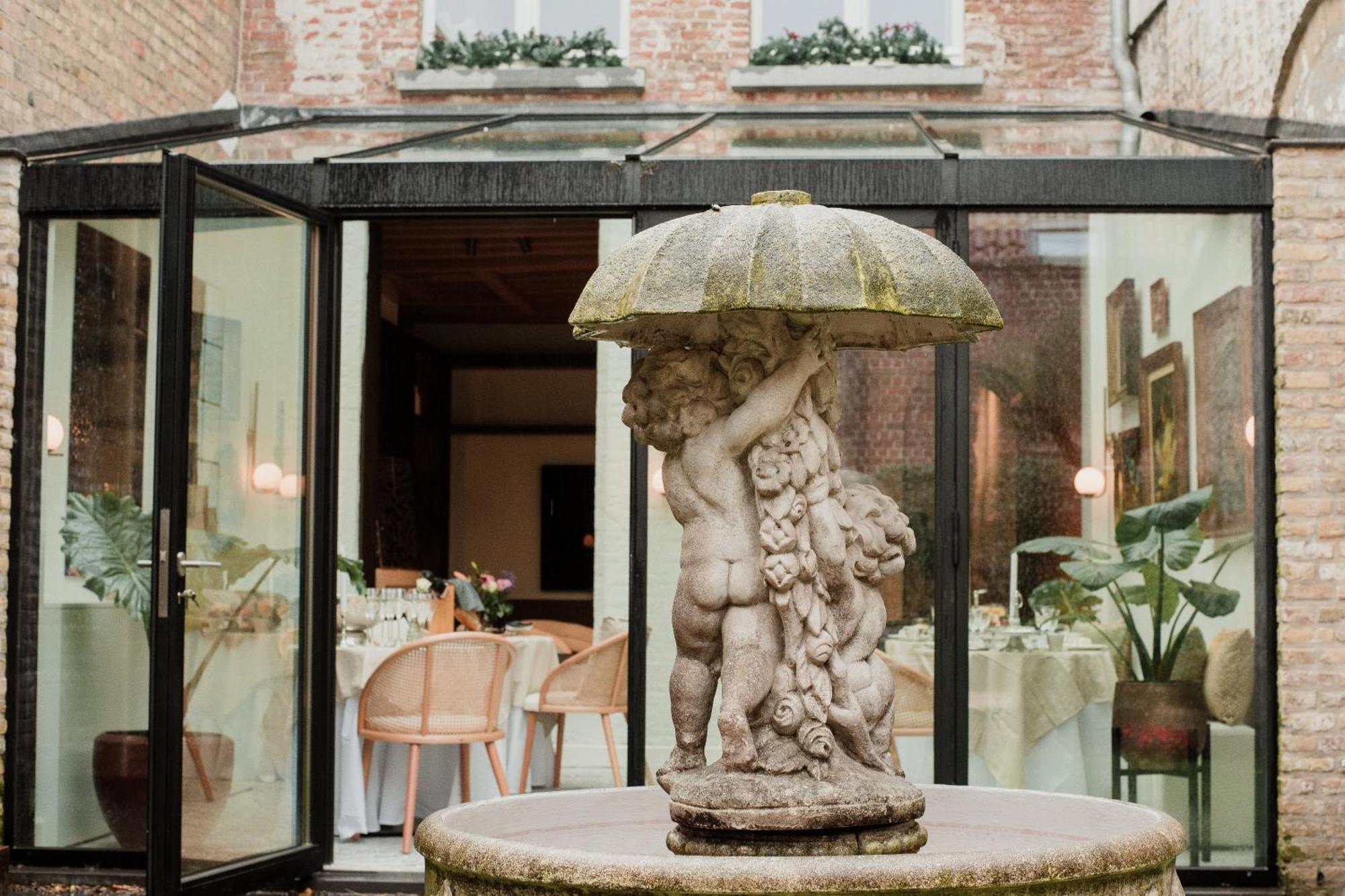 The Burgundy - Boutique Bruges