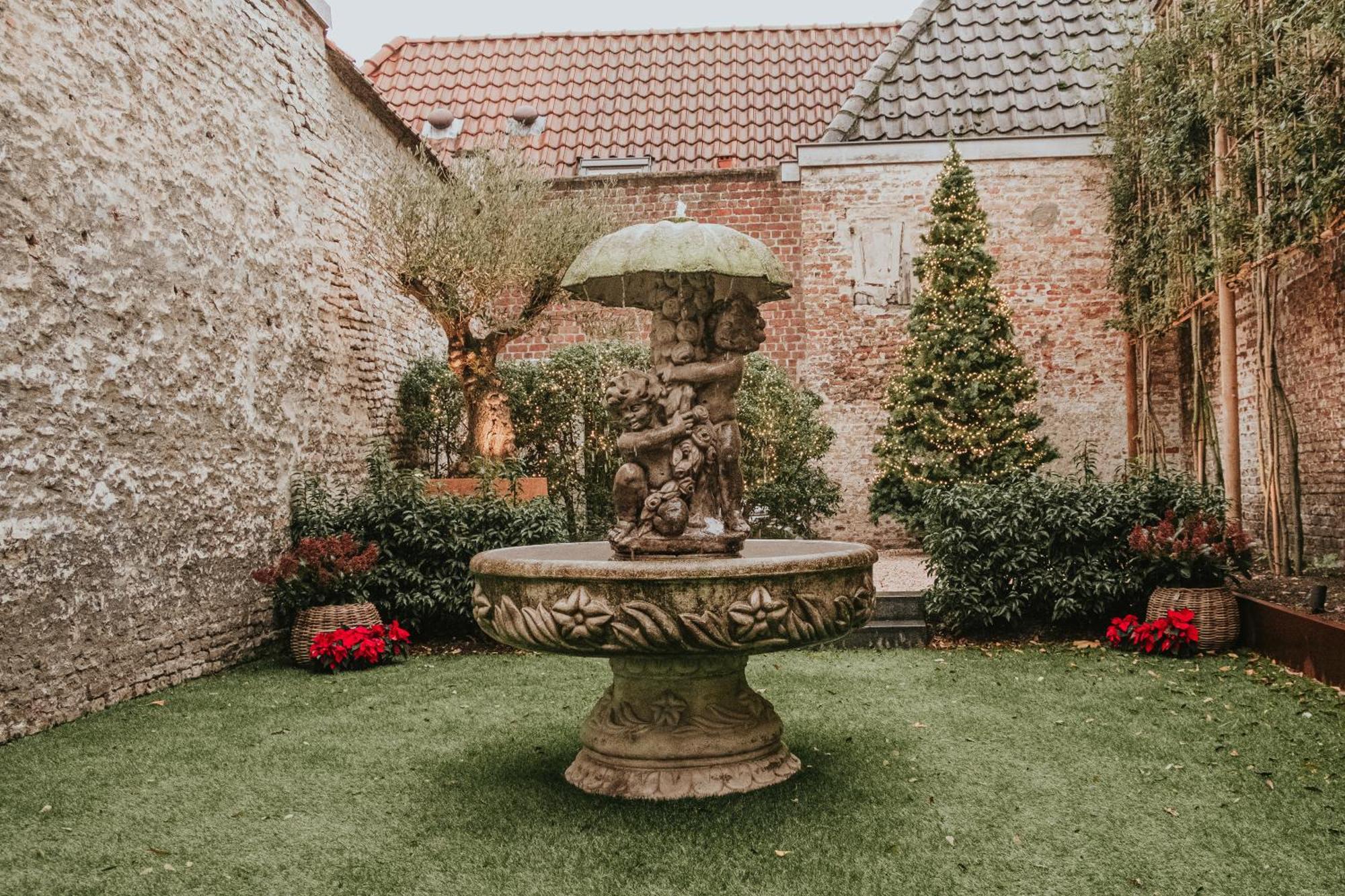 The Burgundy - Boutique Bed & Breakfast